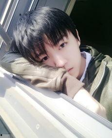 娱乐吃瓜酱帅气的男朋友-第3张图片-吃瓜群