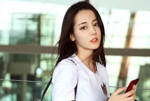 吃瓜娱乐迪丽热巴杨洋,瓜田娱乐，甜蜜互动引关注-第1张图片-吃瓜群