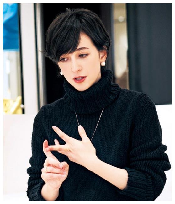 娱乐圈吃瓜男歌手是谁啊,他是谁?-第2张图片-吃瓜群 娱乐圈吃瓜男歌手是谁啊,他是谁?-第2张图片-吃瓜群