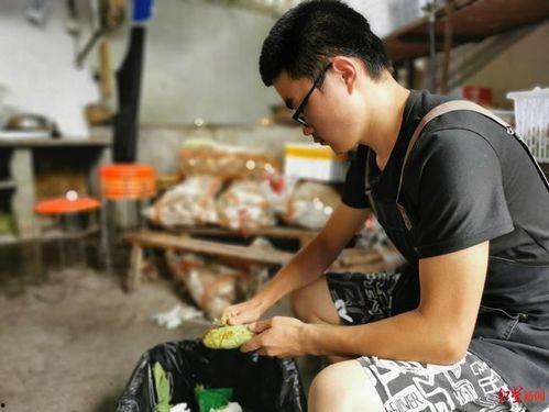 娱乐吃瓜酱男朋友打工,揭秘娱乐圈背后的辛酸与甜蜜-第1张图片-吃瓜群