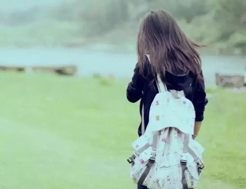 娱乐吃瓜酱背影图片女,揭秘娱乐吃瓜酱背后的神秘女生-第1张图片-吃瓜群